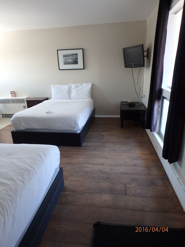 Standard Room, 2 Double Beds photo 2
