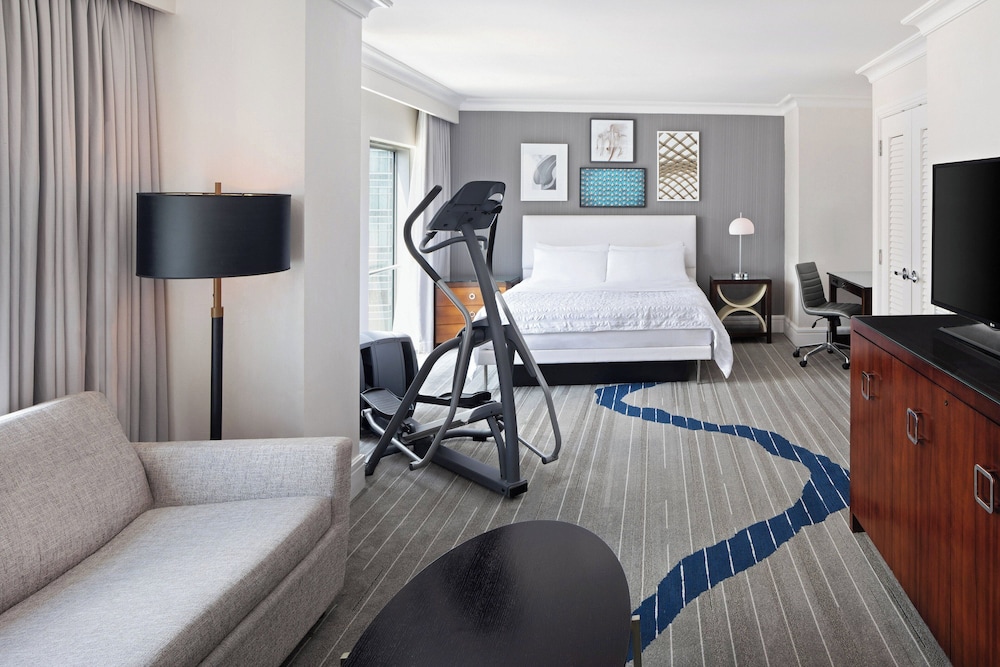 Executive Studio Suite, 1 King Bed with Sofa bed, City View - Photo 4
