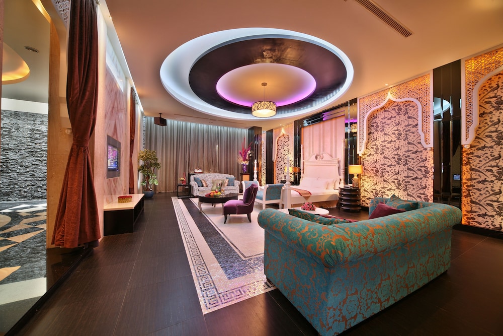 Luxury Suite, Jetted Tub