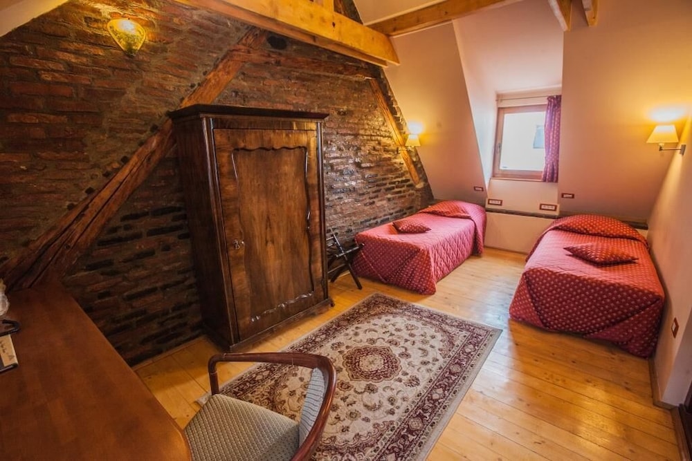 Standard Twin Room, 2 Twin Beds - Photo 4