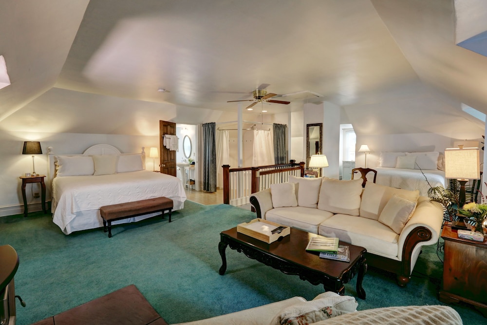 Third Floor Suite, King And Queen, Fireplace photo 1