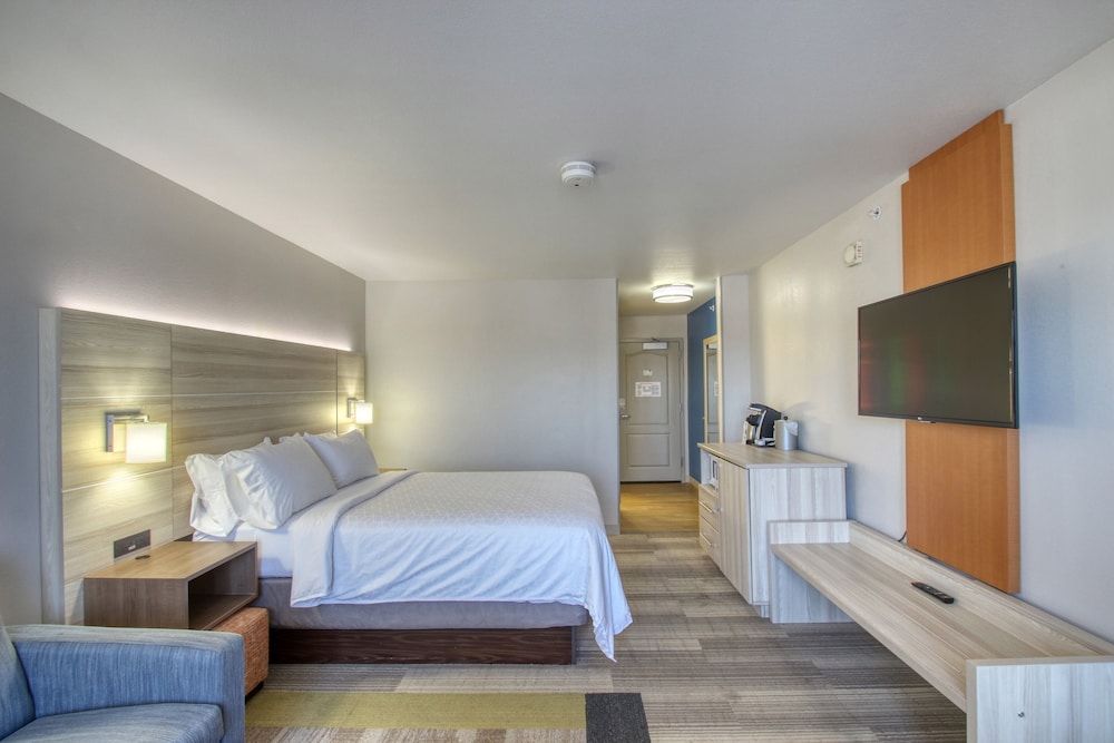 Suite, 1 Bedroom - Photo 6