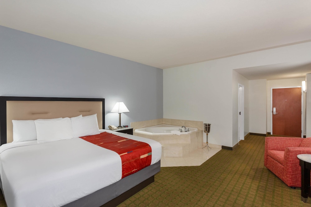 Superior Studio Suite, 1 King Bed, Non Smoking - Photo 7