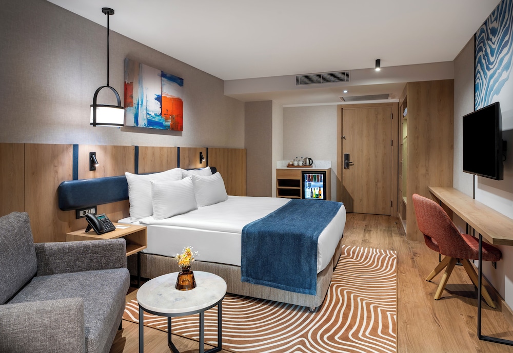 Suite with Queen Size Bed - Photo 1