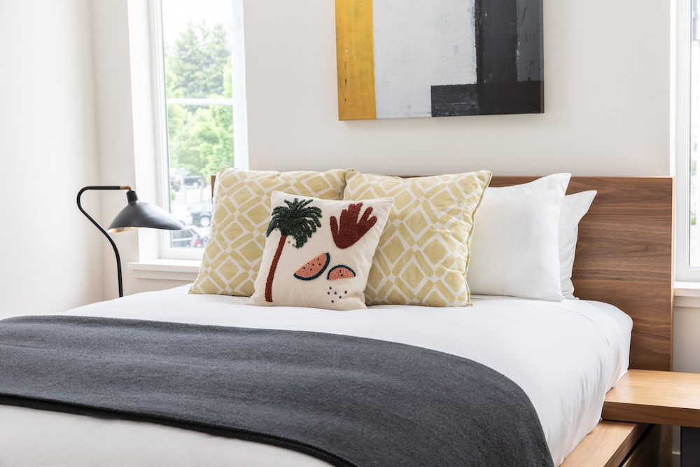 Executive Apartment, 1 Queen Bed, Kitchen, City View photo 2
