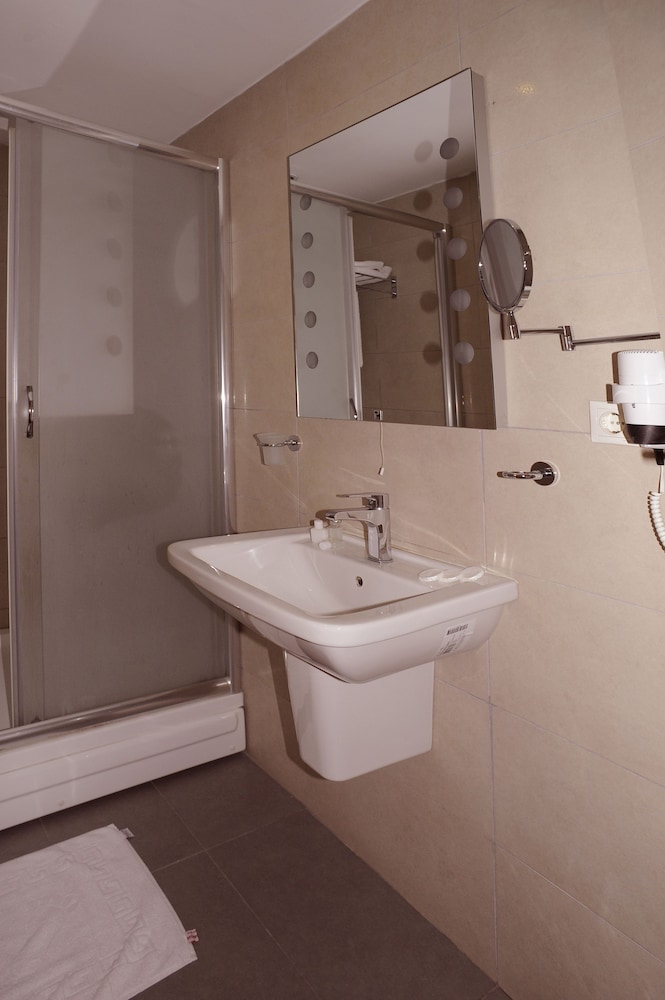 Deluxe Triple Room photo 1