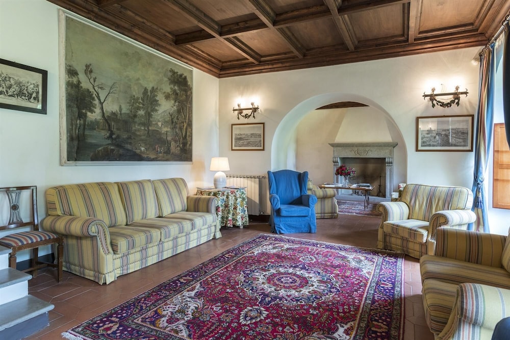 Villa photo 1