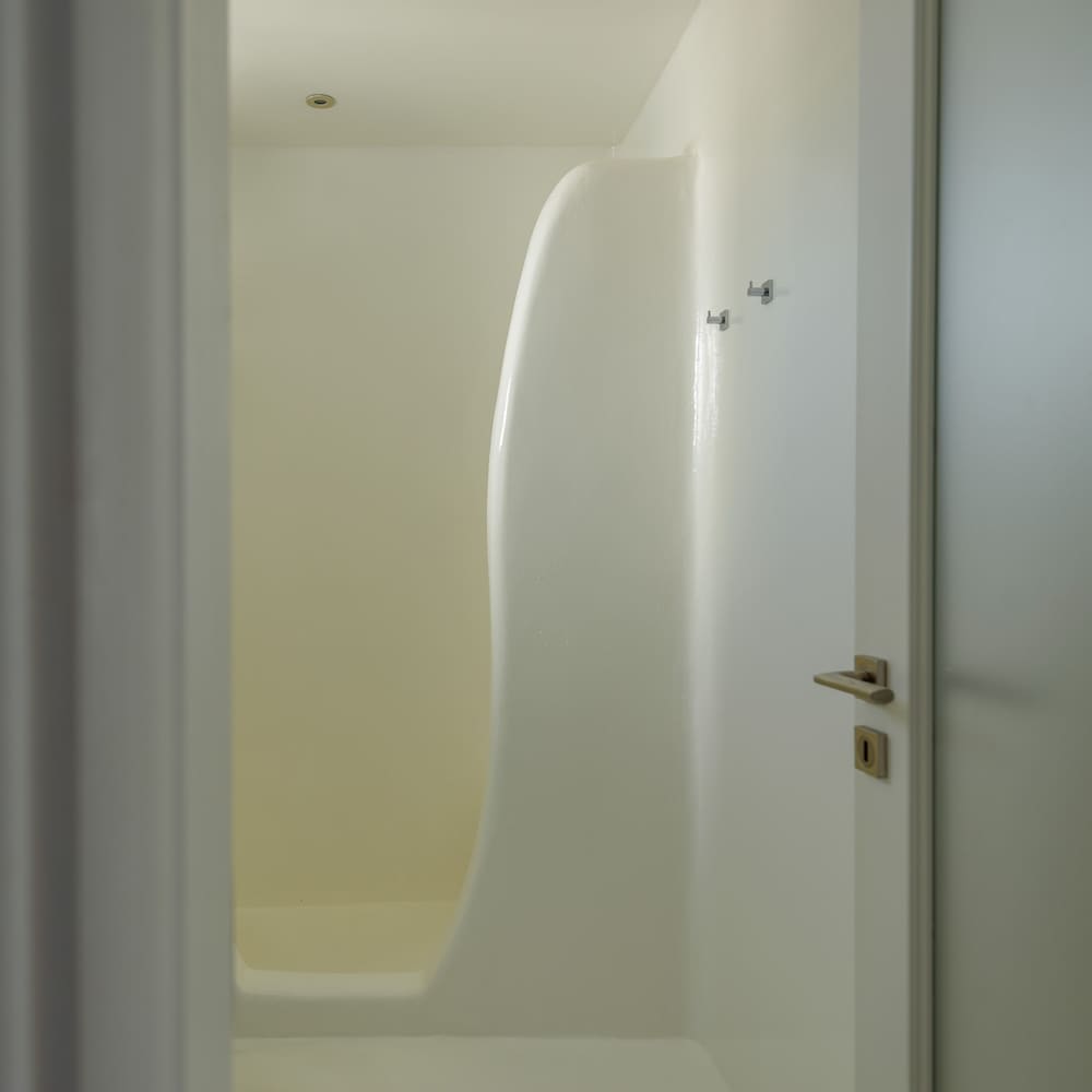 Deluxe Suite with Hot Tub and Caldera View - Photo 6