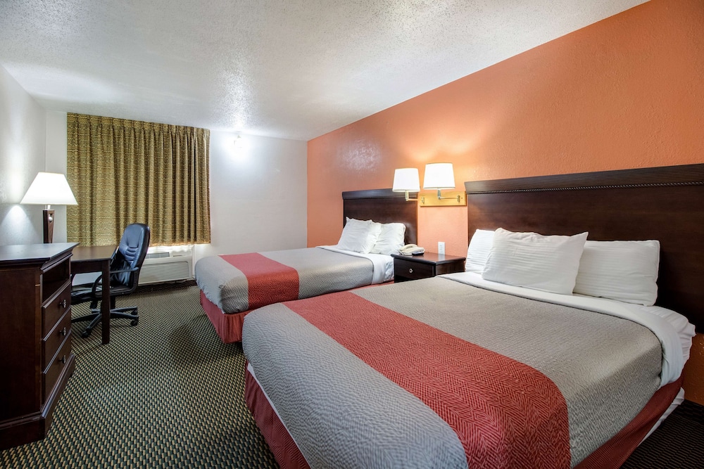 Deluxe Room, 2 Double Beds, Non Smoking, Refrigerator & Microwave photo 2
