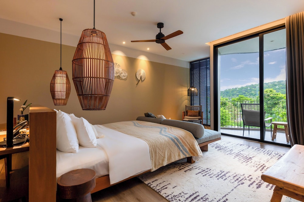 Luxe Plus Pool View King bed - Photo 3