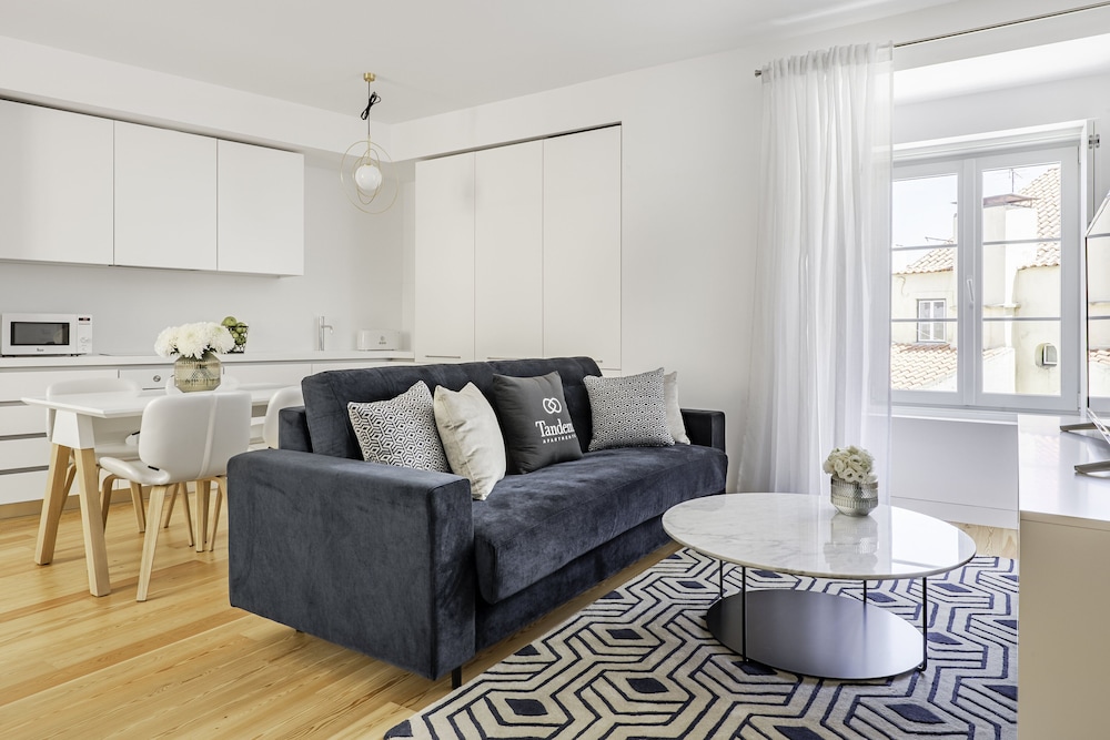 Suite, 2 Bedrooms - Photo 4