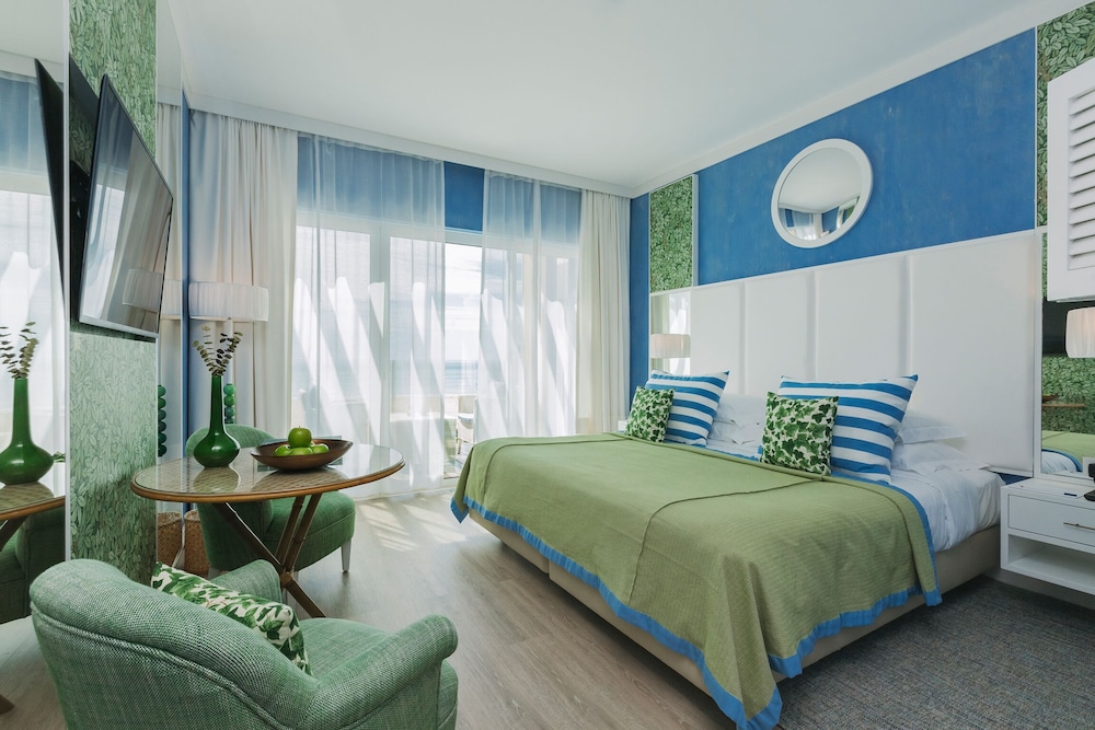 Deluxe Room, Balcony, Sea View - Photo 4