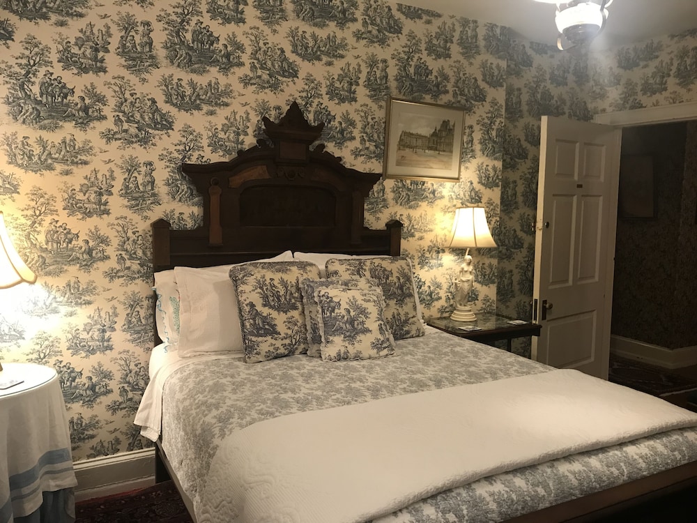 Standard Room, 1 Queen Bed (Private Bath, adjacent (not ensuite))