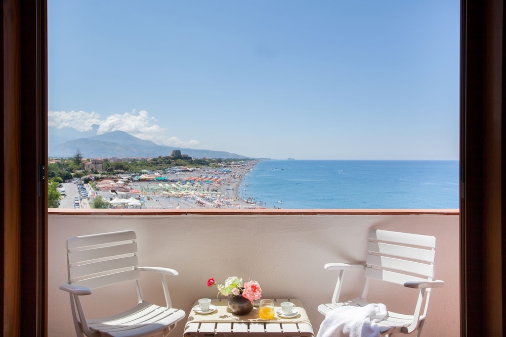Deluxe Room, Balcony, Sea View - Photo 3
