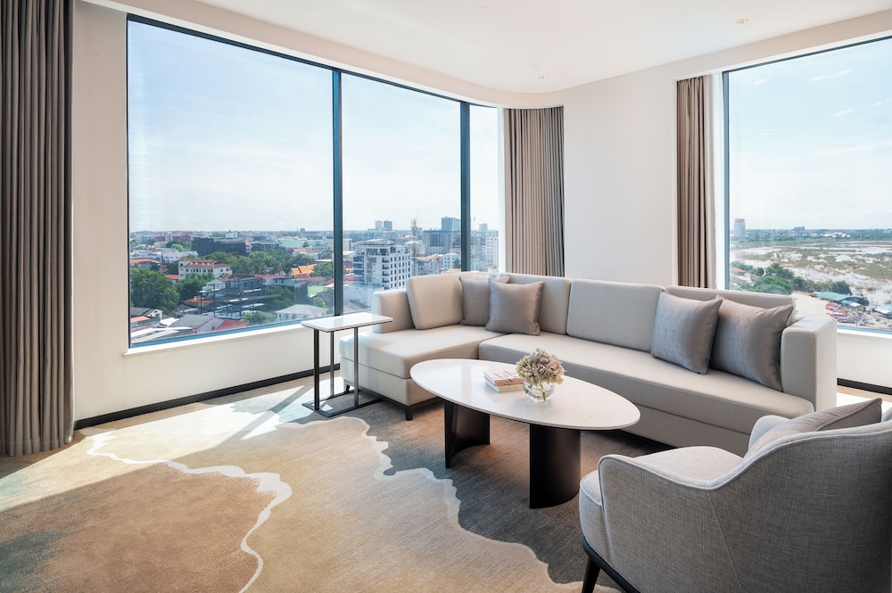 Executive Suite, City View