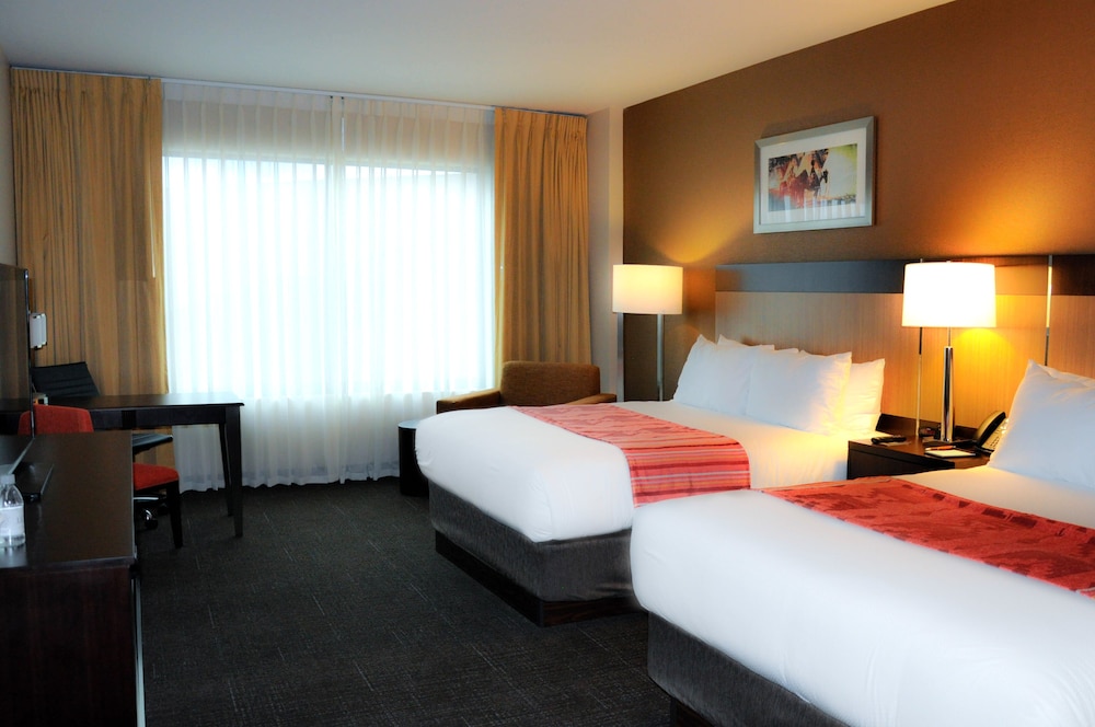Deluxe Room, 2 Queen Beds, Mountain View