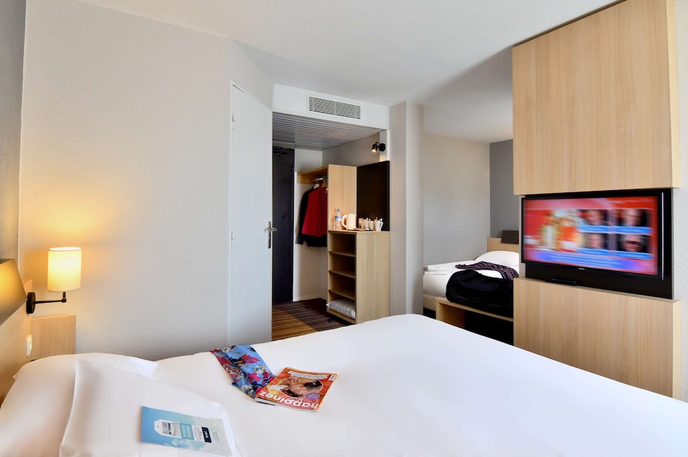 Superior Room, Multiple Beds - Photo 3