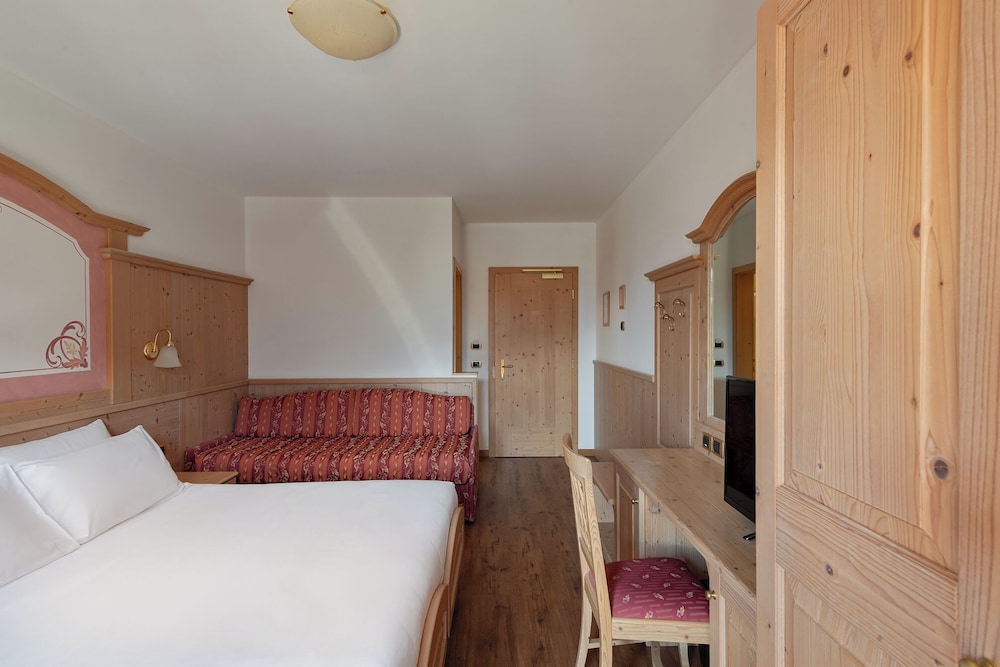 Superior Triple Room photo 3