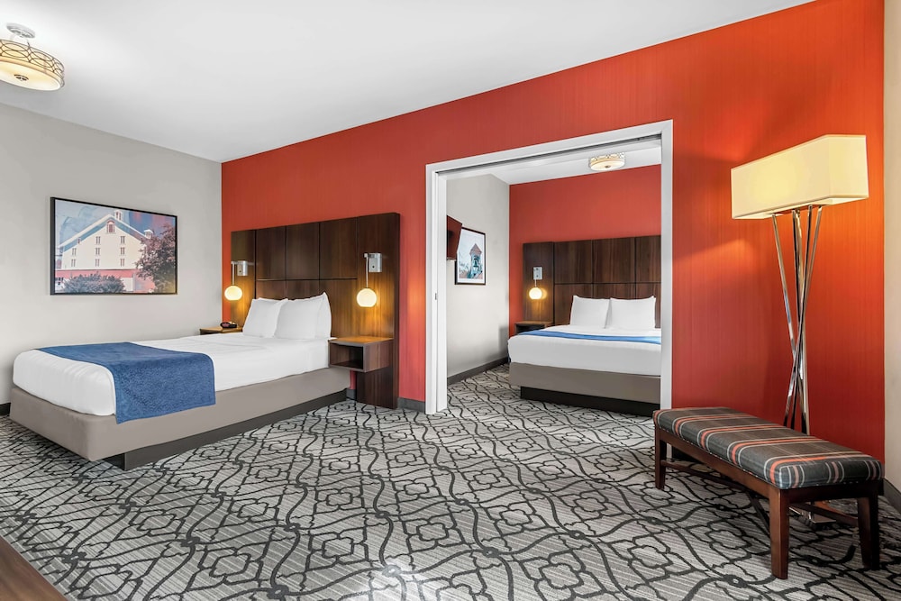 Suite, Multiple Beds, Accessible, Bathtub (with Sofabed)