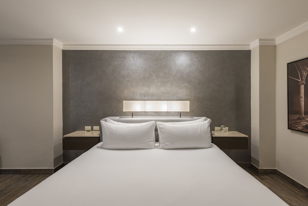Room, 1 King Bed - Photo 2