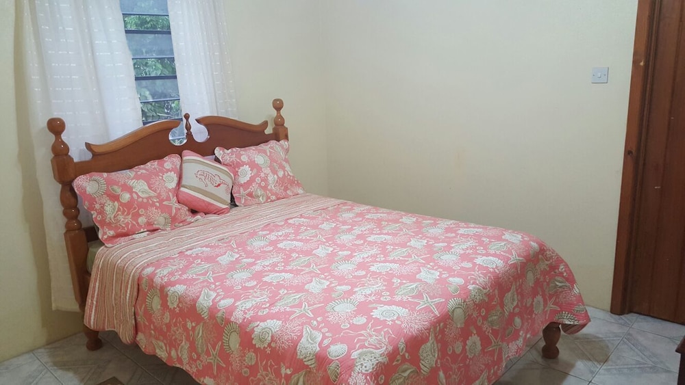 Bed & Sleeping Area