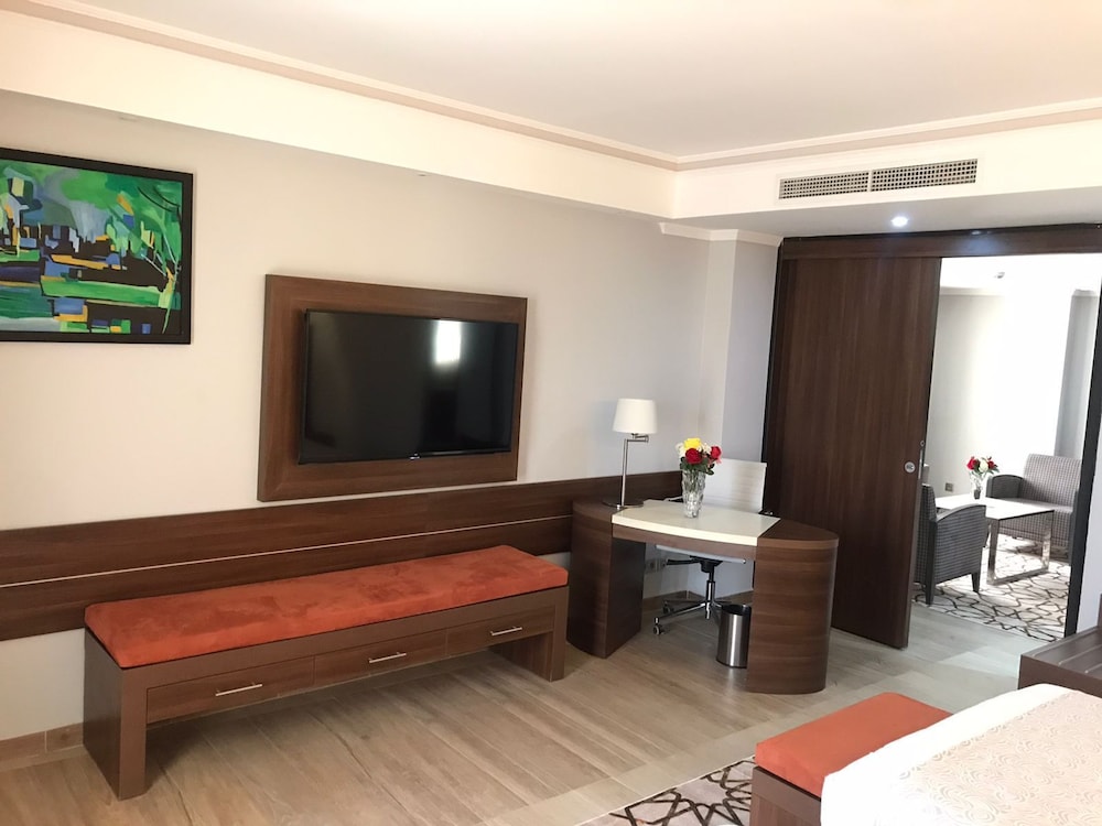 Executive Suite, 1 King Bed photo 2