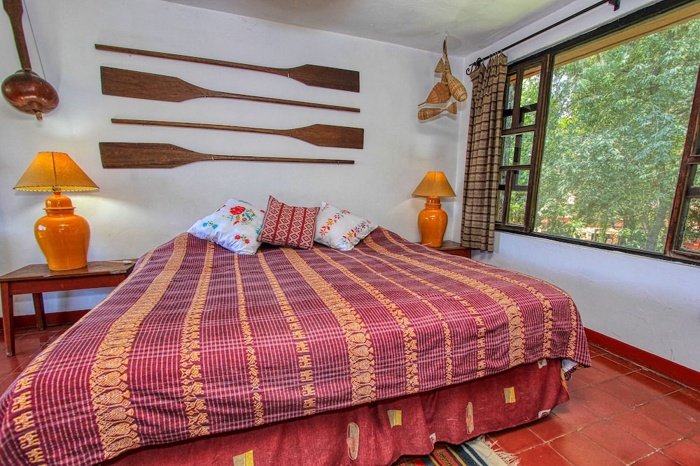 Junior Suite, 1 Queen Bed, Garden View photo 3