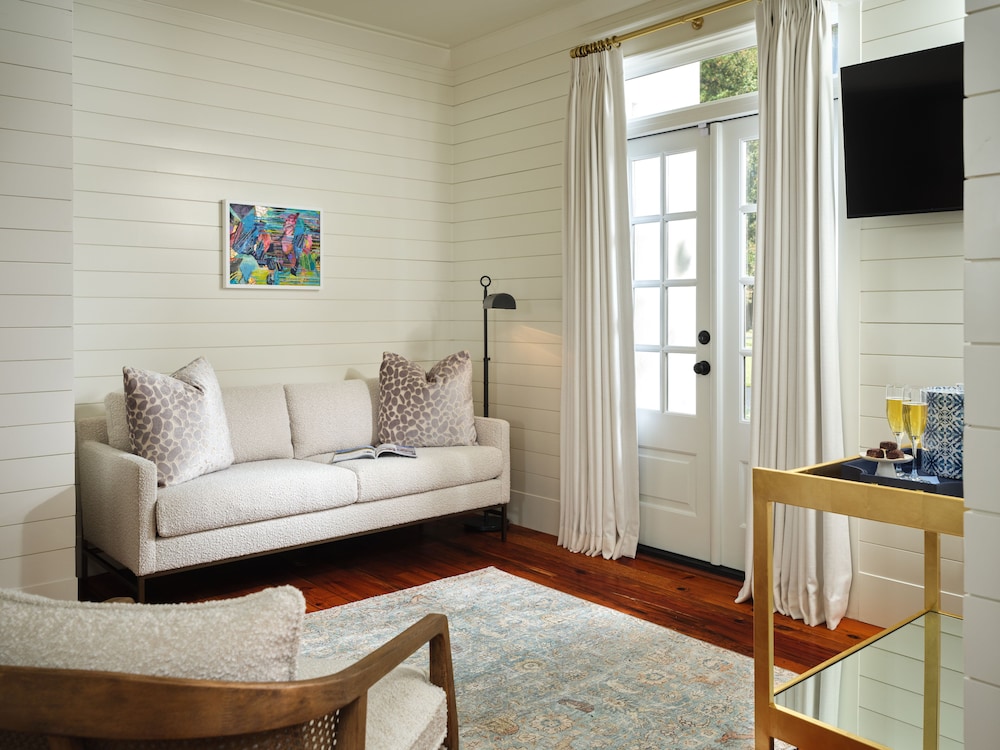 Deluxe Suite photo 2