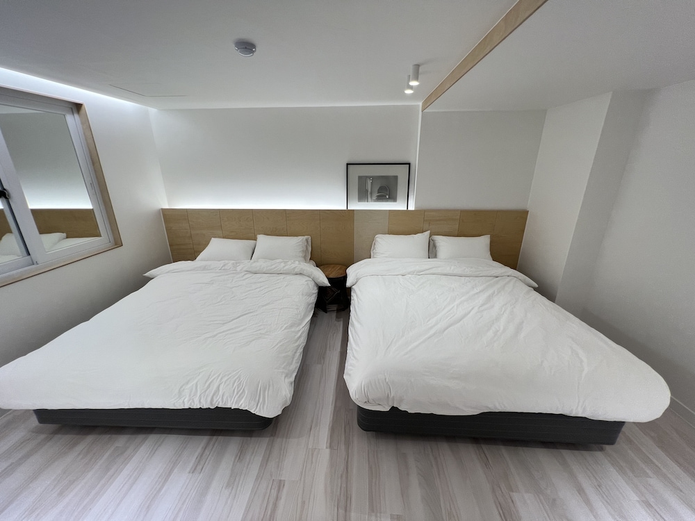 Twin Room - Photo 2