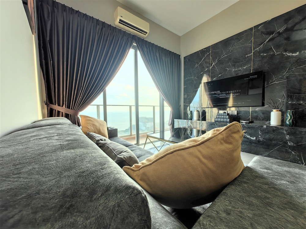 Family Apartment, 4 Bedrooms, Bathtub, Sea View photo 2