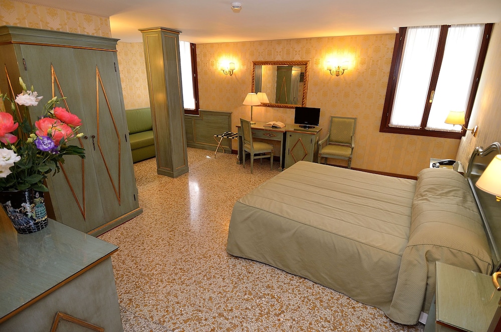 Deluxe Double Room, Canal View photo 1
