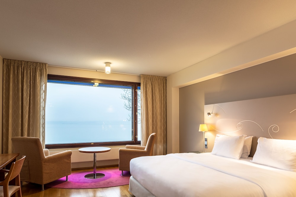 Deluxe Room, 1 King Bed, Sea View - Photo 5