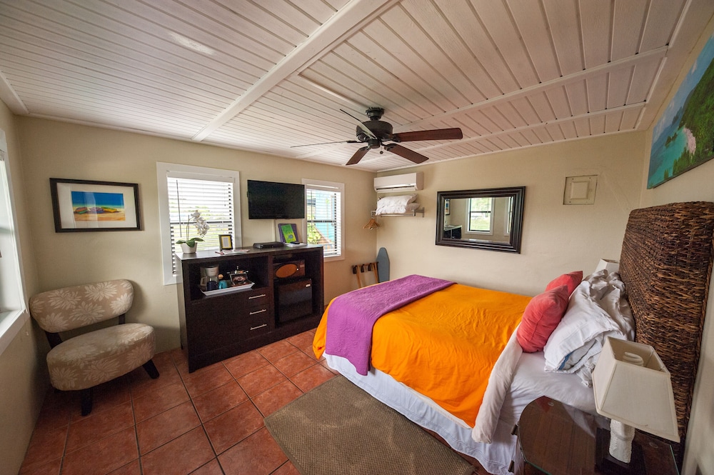 Standard Room, 1 Queen Bed photo 2