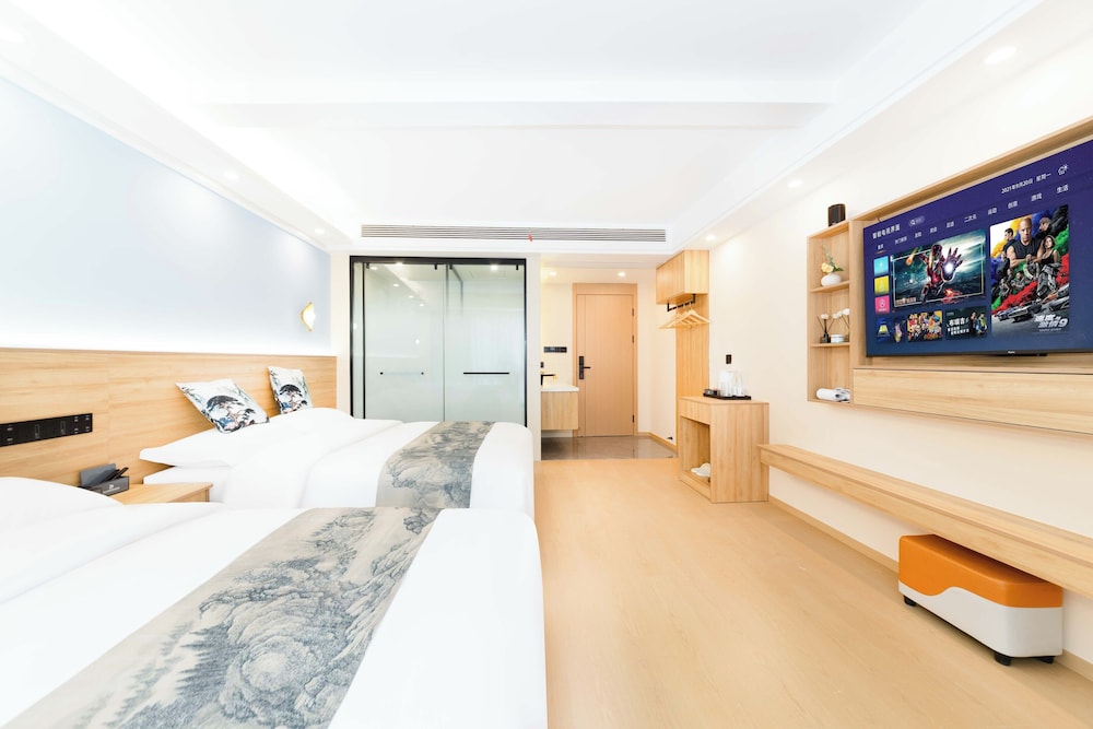 Luxury Quadruple Room, Hill View