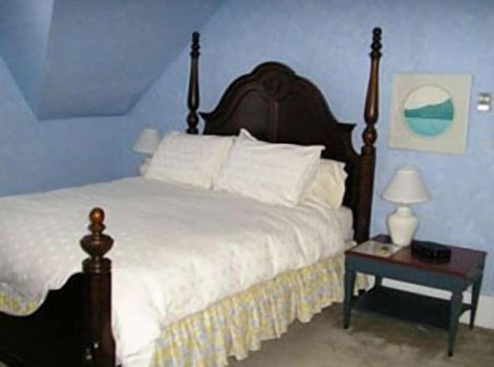 Standard Room, 1 Queen Bed (Water View) photo 1