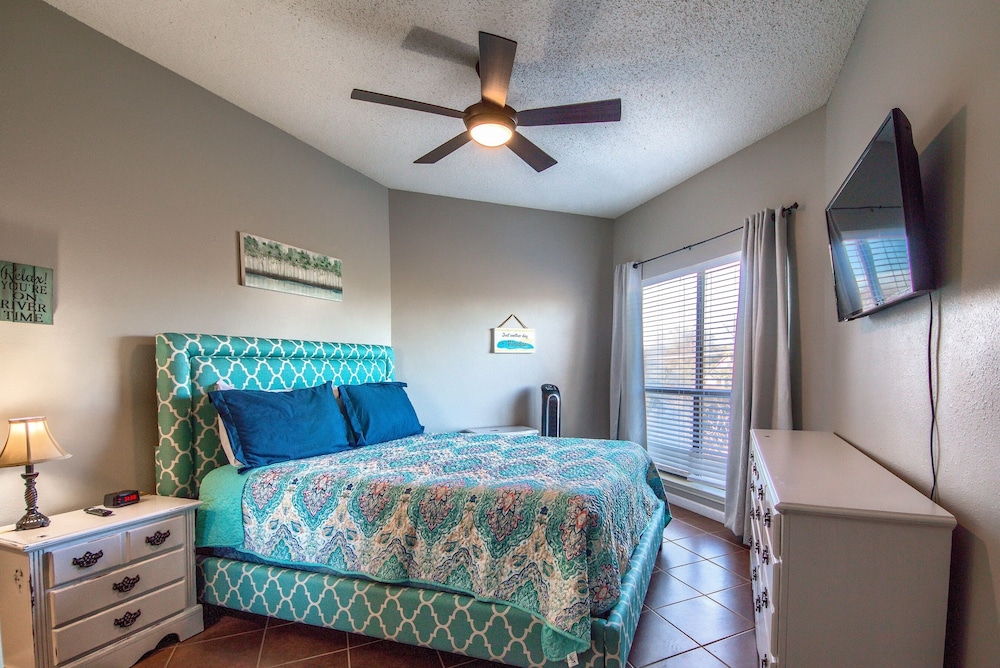 Condo, 2 Bedrooms