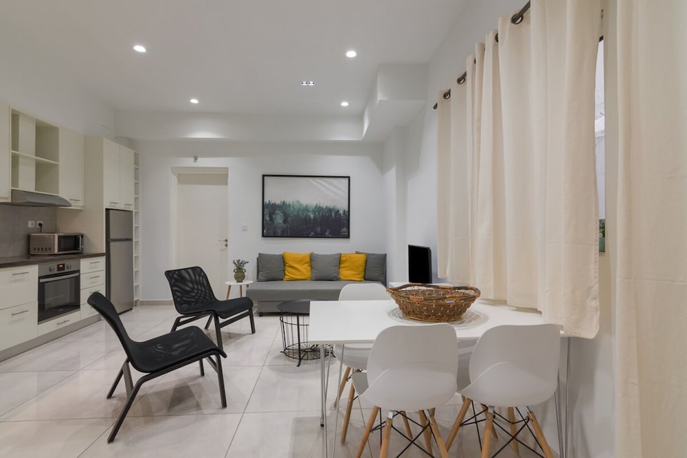 Apartment, Smoking