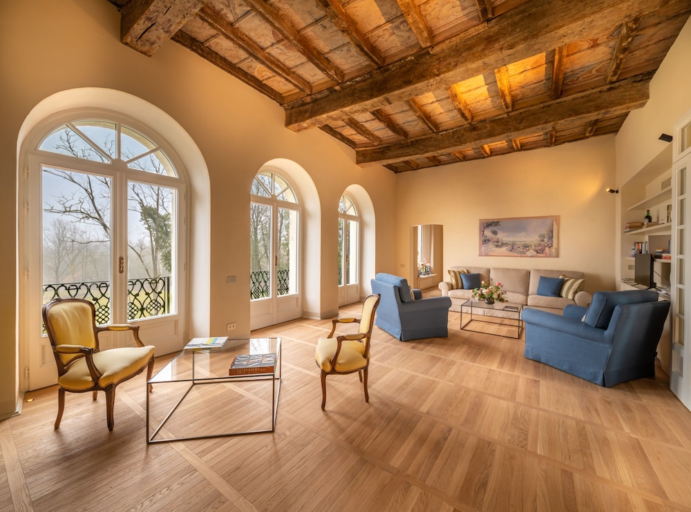 Presidential Suite, Pool View photo 2