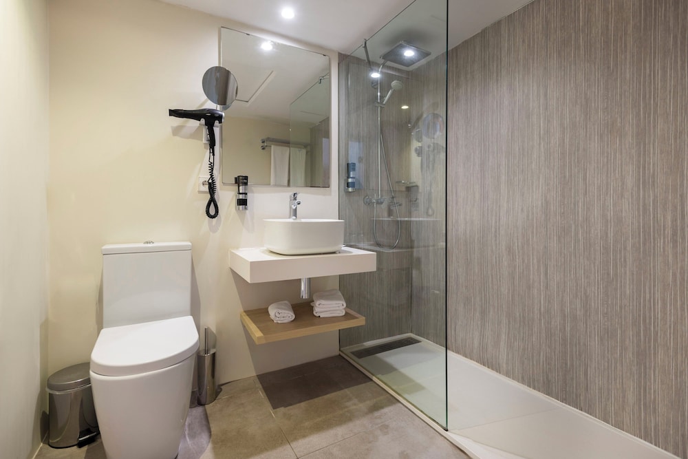Deluxe Room, Sea View thumbnail 5