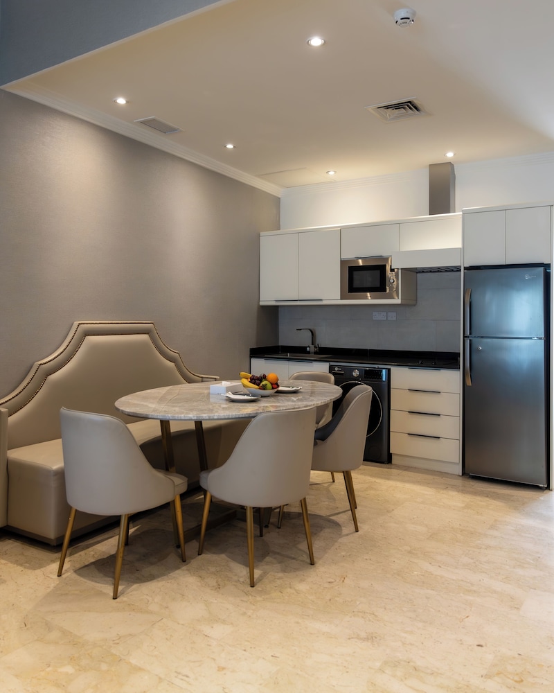 Two Bedroom Suite with Kitchen - Photo 11
