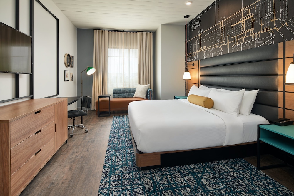 Suite, 1 Bedroom - Photo 3