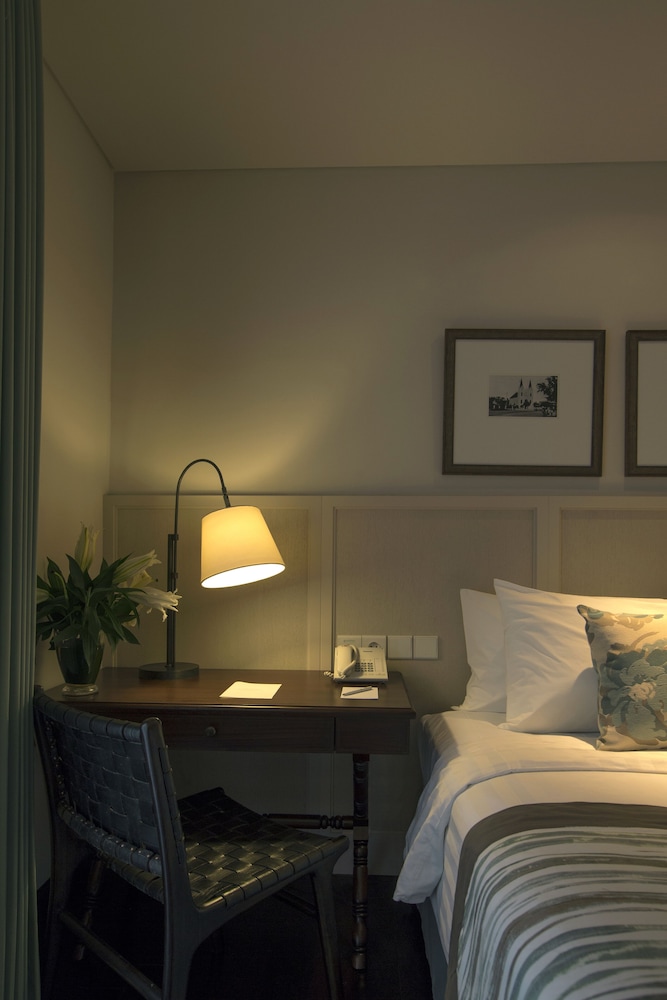 Premium King Room photo 3