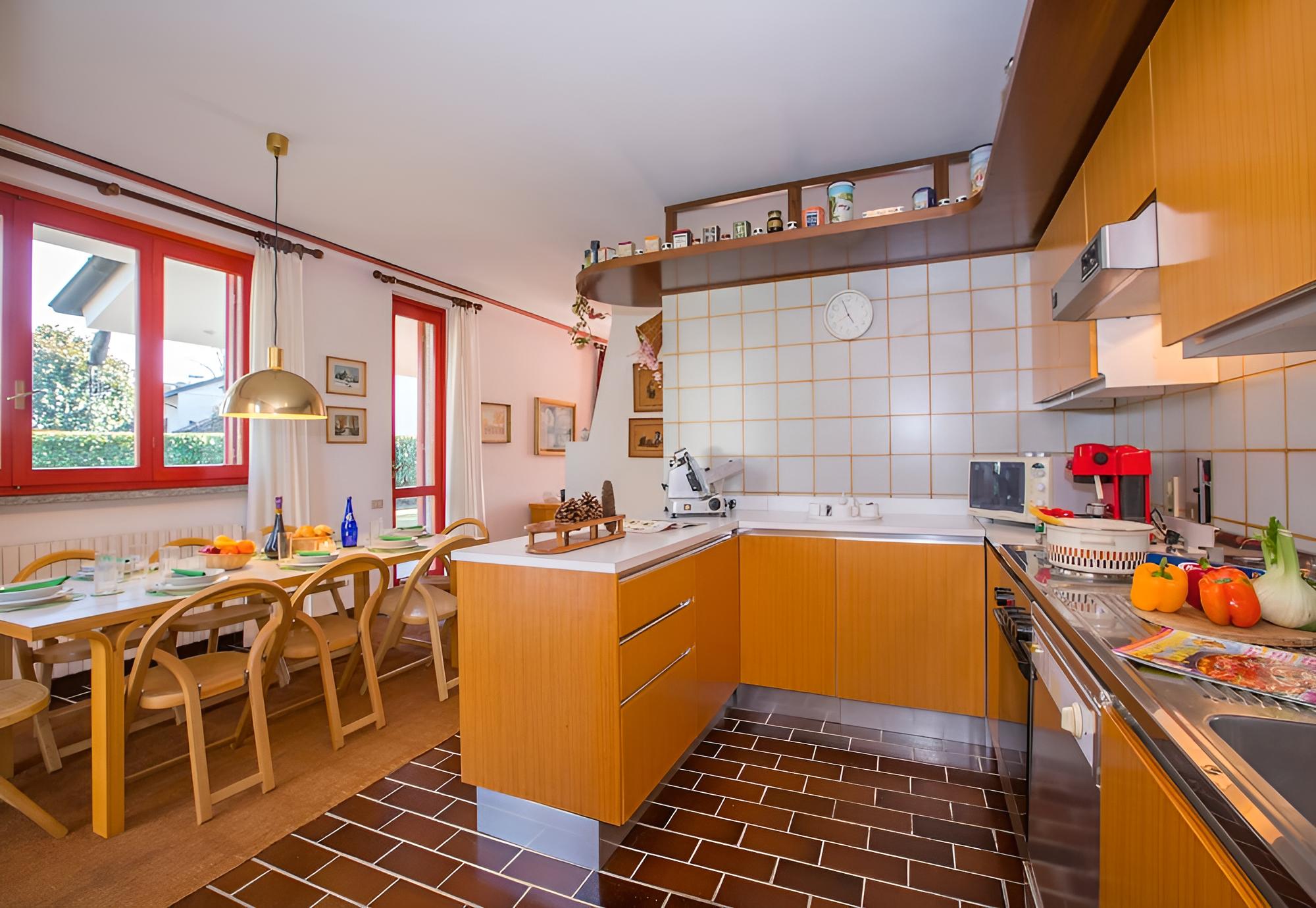 Family Villa, 3 Bedrooms, Lakeside (The Home of the rising Sun Park)