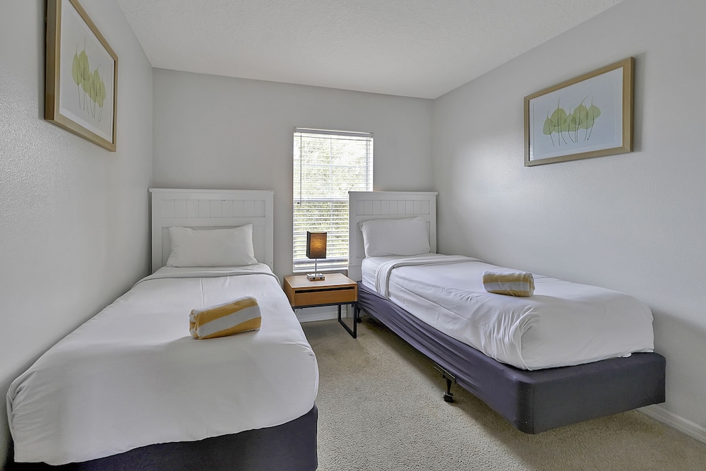 Standard Townhome, 2 Bedrooms, Hot Tub - Photo 9