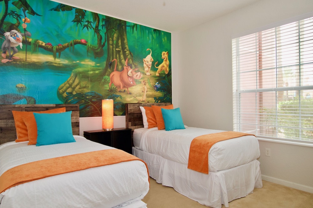Premium Condo, 4 Bedrooms, 2 Bathrooms, Lake View