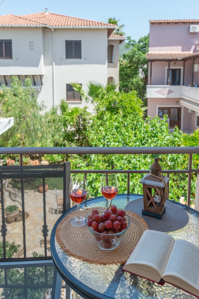 Studio Apartment (3 MISTRAL) photo 1