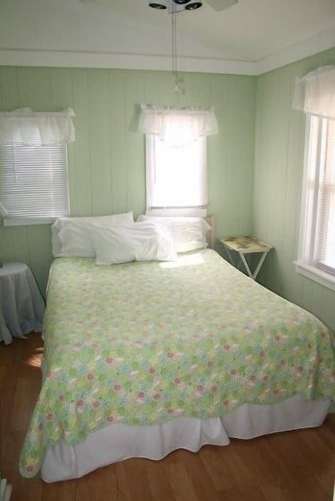 Studio, 1 Queen Bed, Kitchenette photo 1
