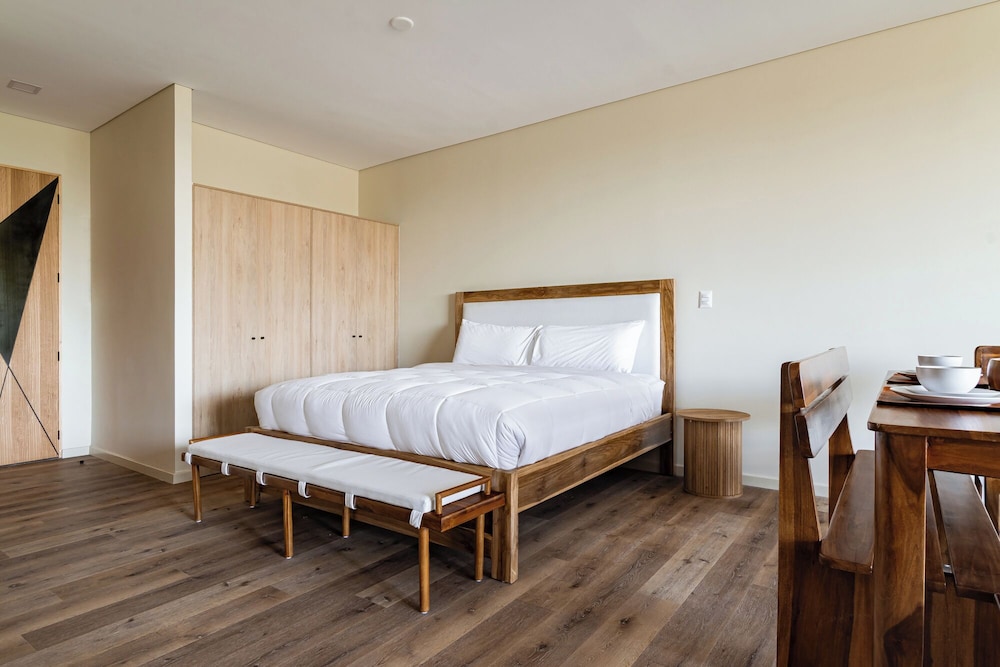 Luxury Studio Suite, Partial Ocean View photo 1