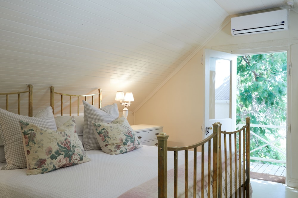 Double/Twin Room with Mountain View photo 1