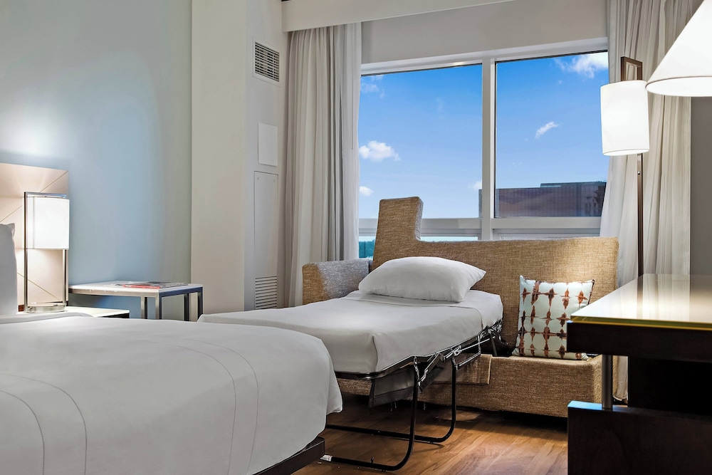 Available room thumbnail 5